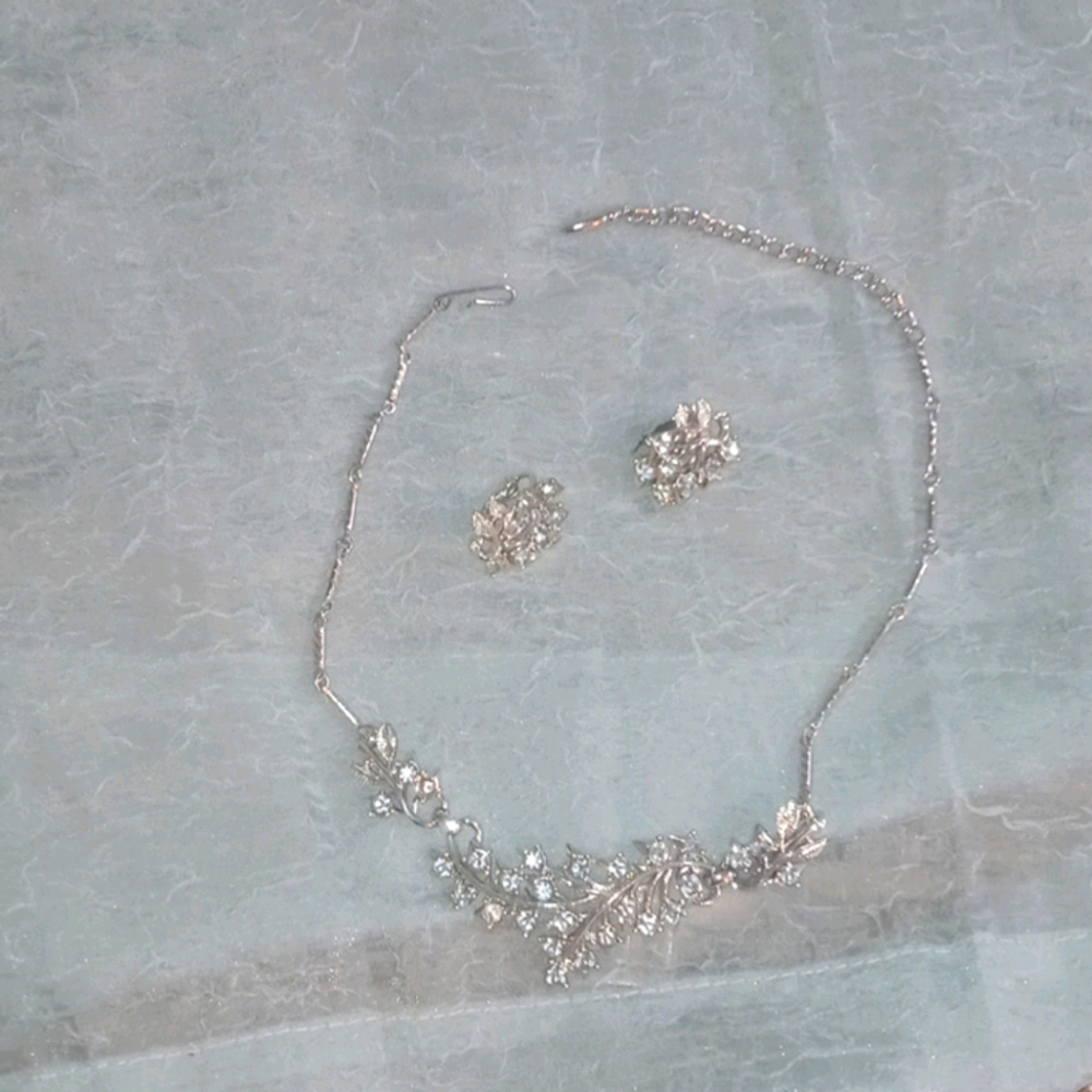 Vintage necklace with matching clip-on earrings